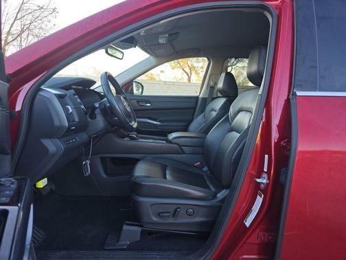 2023 Nissan Pathfinder SL FWD