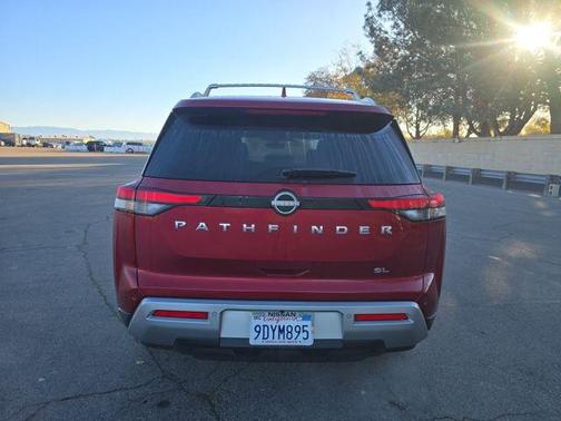 2023 Nissan Pathfinder SL FWD