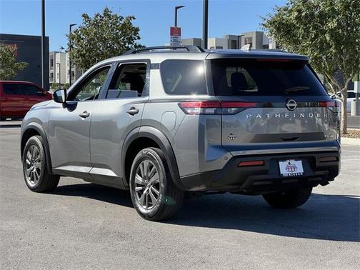 2022 Nissan Pathfinder SV