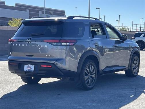 2022 Nissan Pathfinder SV