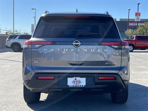 2022 Nissan Pathfinder SV