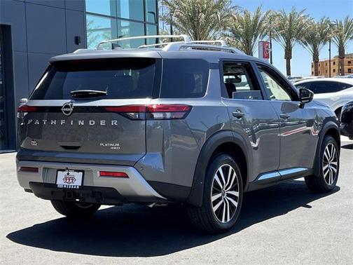 2025 Nissan Pathfinder Platinum 4WD