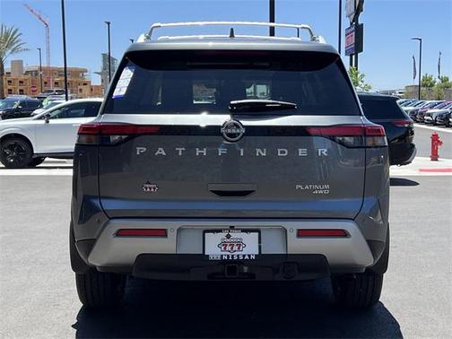 2025 Nissan Pathfinder Platinum 4WD