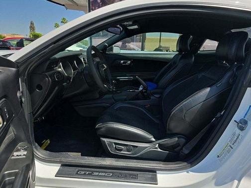 2016 Ford Shelby GT350 Base