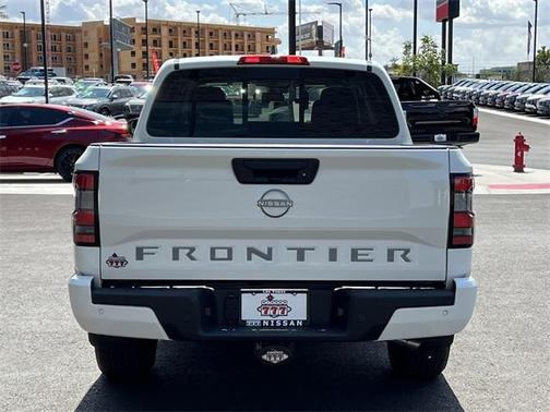 2025 Nissan Frontier SV
