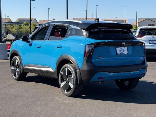 2t Ice Blk Roof 2025 Nissan Kicks SR