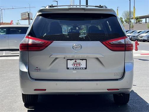 2020 Toyota Sienna XLE