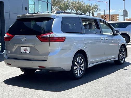 2020 Toyota Sienna XLE