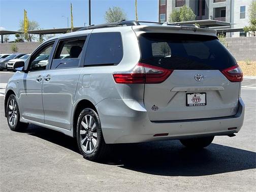 2020 Toyota Sienna XLE