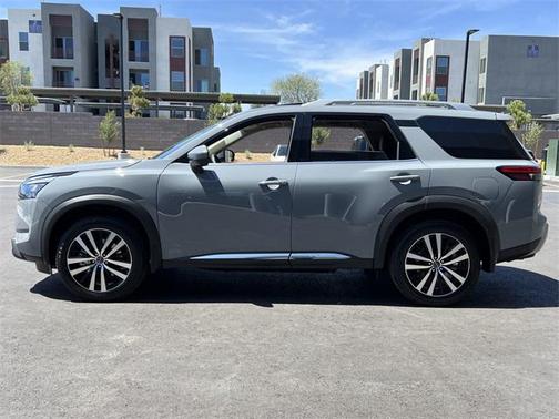 2025 Nissan Pathfinder Platinum 4WD