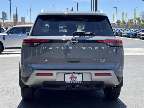 2025 Nissan Pathfinder Platinum 4WD