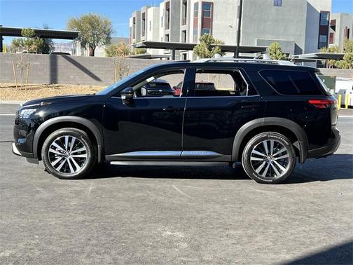 2025 Nissan Pathfinder Platinum 4WD
