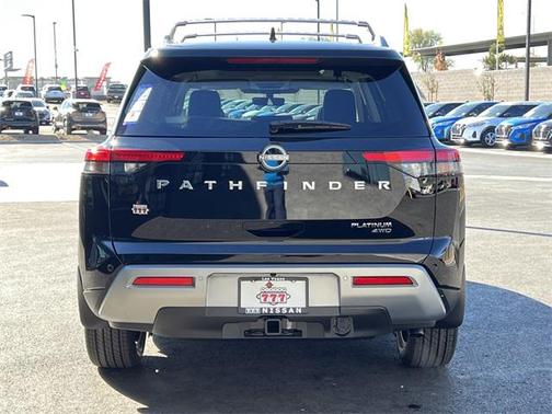 2025 Nissan Pathfinder Platinum 4WD