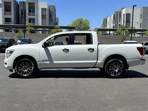 2023 Nissan Titan SV