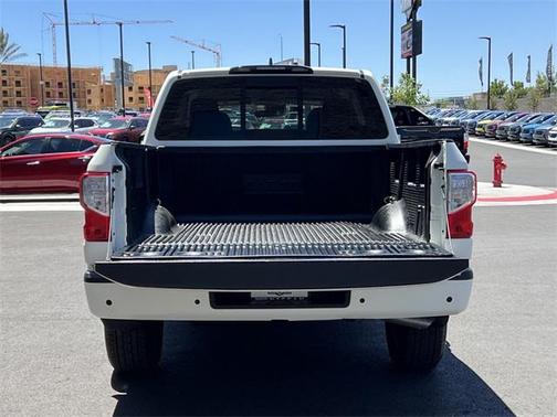 2023 Nissan Titan SV