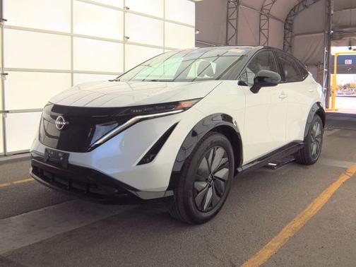 2t Wht Blk Roof 2024 Nissan ARIYA ENGAGE+