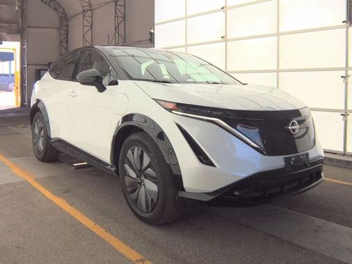 2t Wht Blk Roof 2024 Nissan ARIYA ENGAGE+