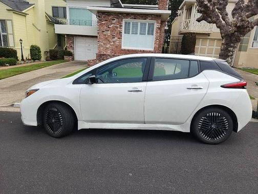 2023 Nissan Leaf SV PLUS 60 kWh
