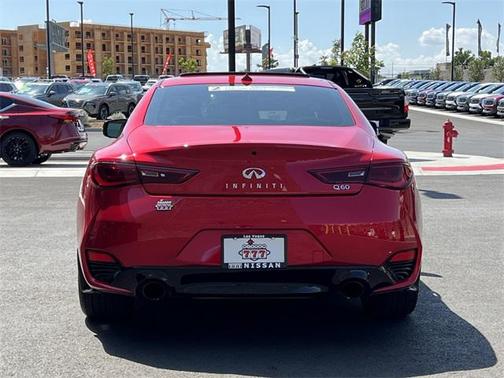 2022 INFINITI Q60 LUXE