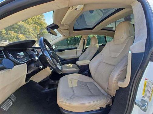 2015 Tesla Model S 90D