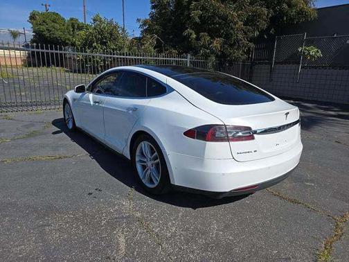 2015 Tesla Model S 90D