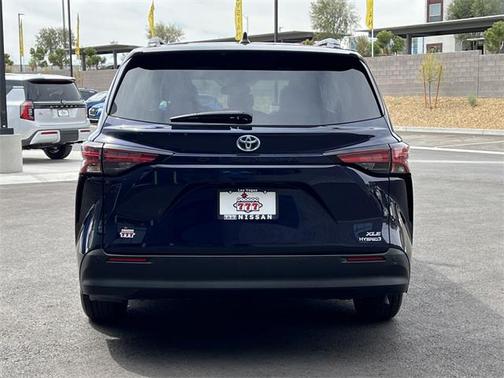 2022 Toyota Sienna XLE 8 Passenger