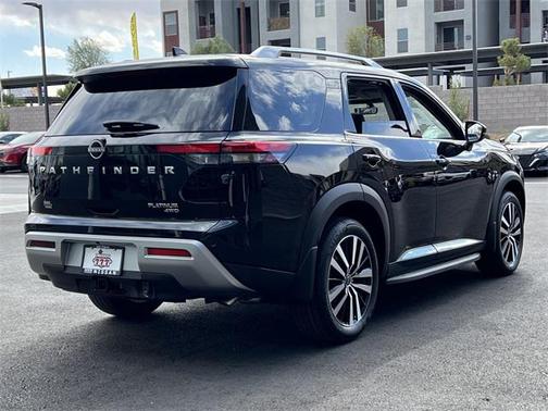 2025 Nissan Pathfinder Platinum 4WD