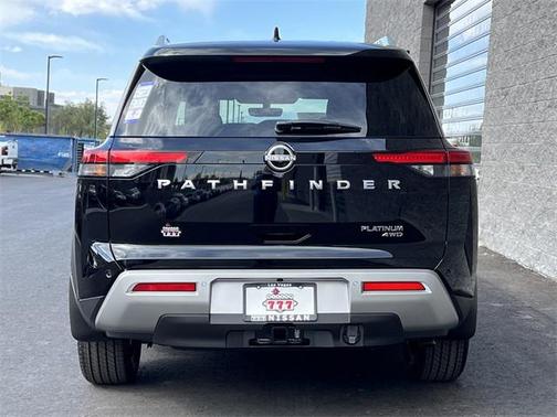 2025 Nissan Pathfinder Platinum 4WD