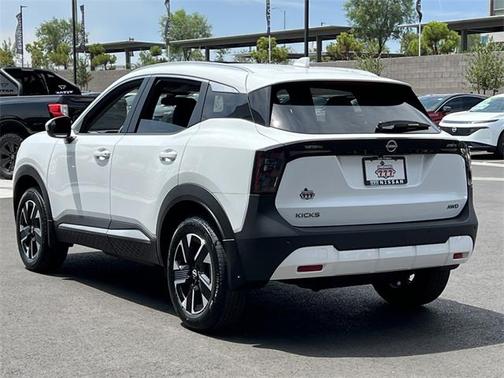 2025 Nissan Kicks SV
