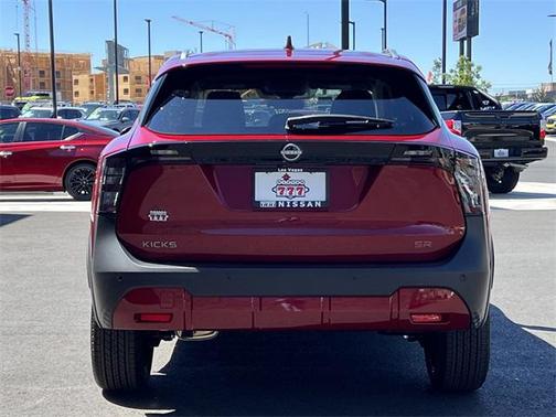 2025 Nissan Kicks SR