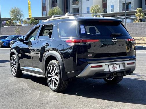 2025 Nissan Pathfinder Platinum 4WD