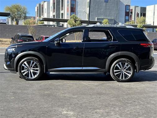 2025 Nissan Pathfinder Platinum 4WD