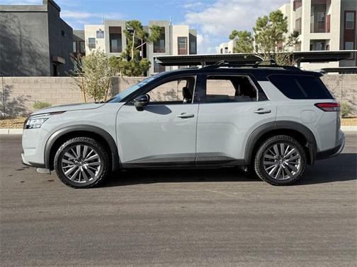 2023 Nissan Pathfinder SL FWD