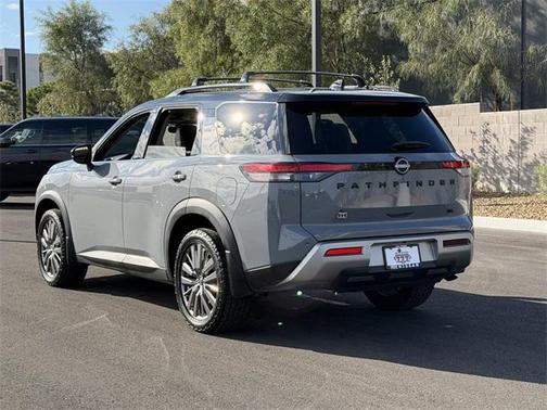 2023 Nissan Pathfinder SL FWD