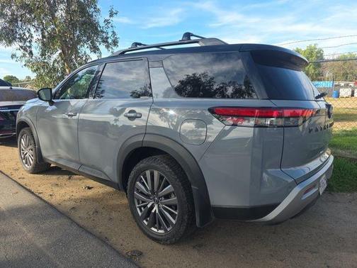 2023 Nissan Pathfinder SL FWD