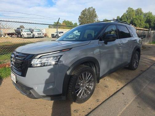 2023 Nissan Pathfinder SL FWD