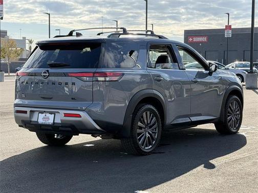 2023 Nissan Pathfinder SL FWD