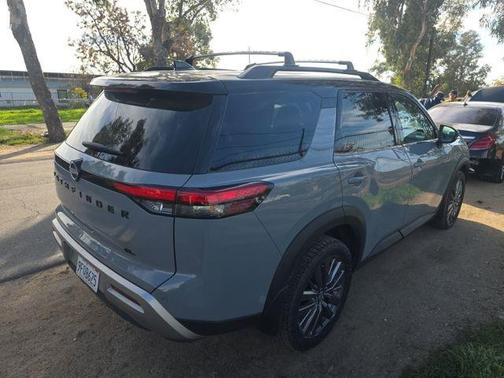 2023 Nissan Pathfinder SL FWD