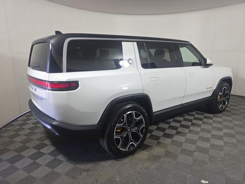 2023 Rivian R1S Adventure