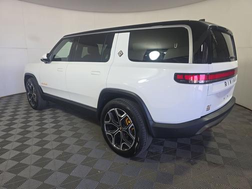 2023 Rivian R1S Adventure