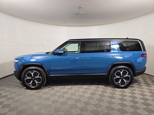 2024 Rivian R1S Adventure Package