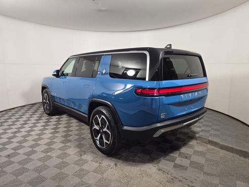2024 Rivian R1S Adventure Package