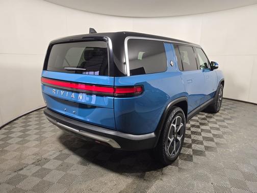 2024 Rivian R1S Adventure Package