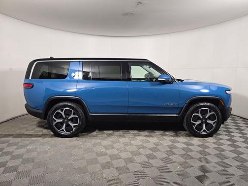 2024 Rivian R1S Adventure Package
