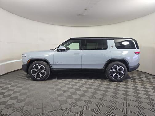 2024 Rivian R1S Adventure Package