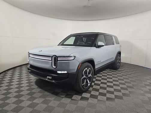 2024 Rivian R1S Adventure Package
