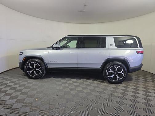 2024 Rivian R1S Adventure Package