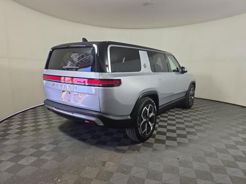 2024 Rivian R1S Adventure Package