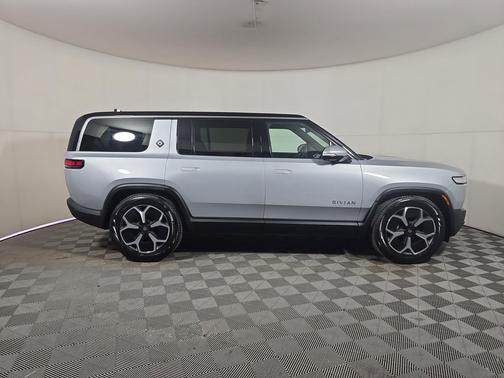 2024 Rivian R1S Adventure Package