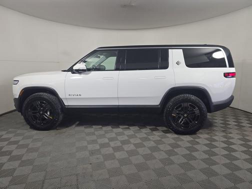 2024 Rivian R1S Adventure Package